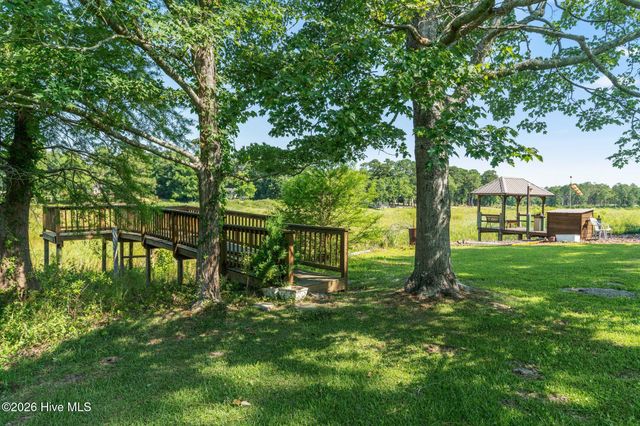211 S Shore Drive, Southport, NC 28461