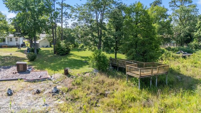 211 S Shore Drive, Southport, NC 28461