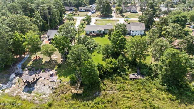 211 S Shore Drive, Southport, NC 28461