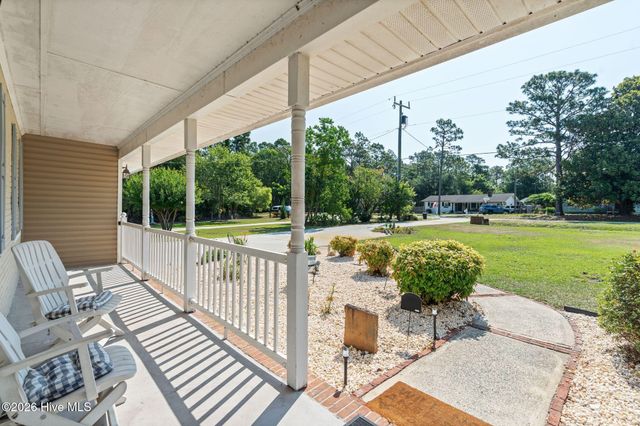 211 S Shore Drive, Southport, NC 28461