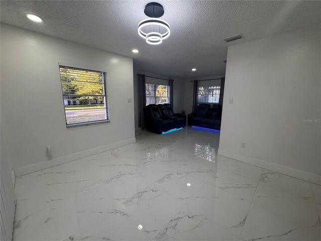 1512 W SITKA STREET, Tampa, FL 33604