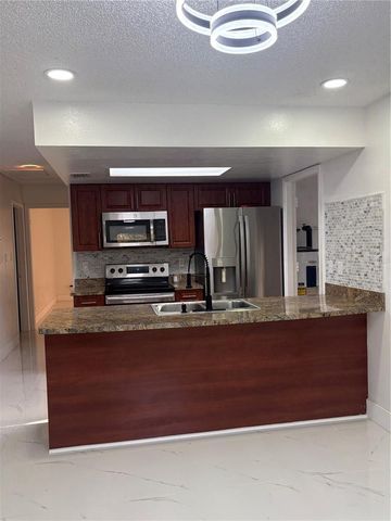 1512 W SITKA STREET, Tampa, FL 33604