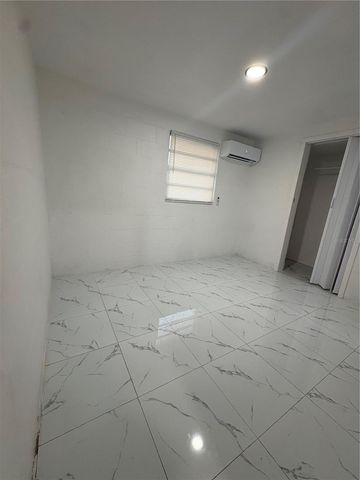 1512 W SITKA STREET, Tampa, FL 33604