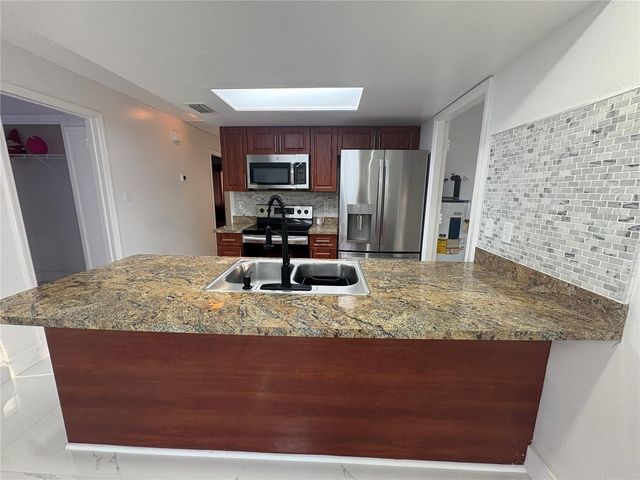 1512 W SITKA STREET, Tampa, FL 33604