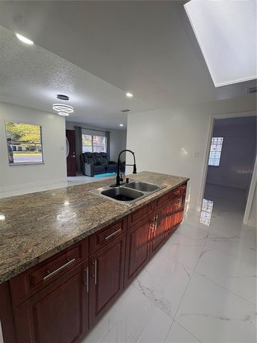 1512 W SITKA STREET, Tampa, FL 33604