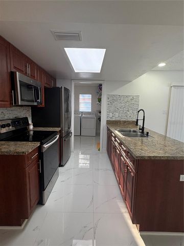 1512 W SITKA STREET, Tampa, FL 33604