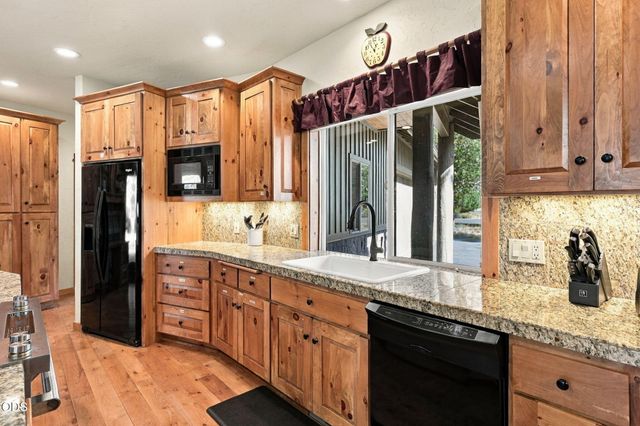 18211 Oregon Loop 1, Sunriver, OR 97707