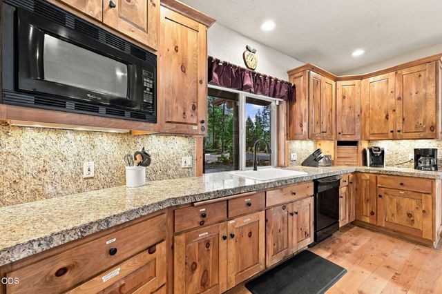 18211 Oregon Loop 1, Sunriver, OR 97707