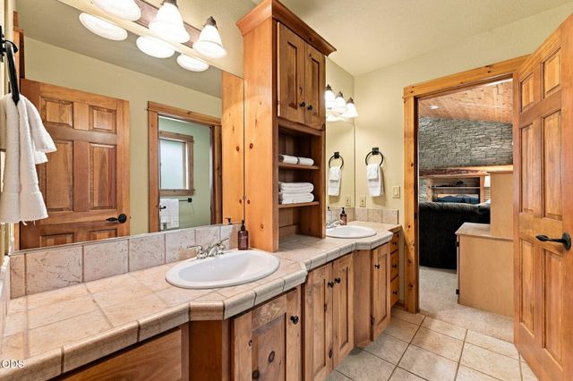 18211 Oregon Loop 1, Sunriver, OR 97707