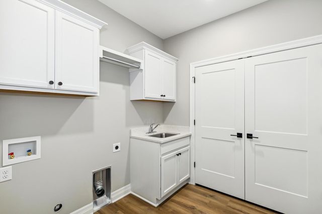 328 W Pepper Tree Rd, Andover, KS 67002