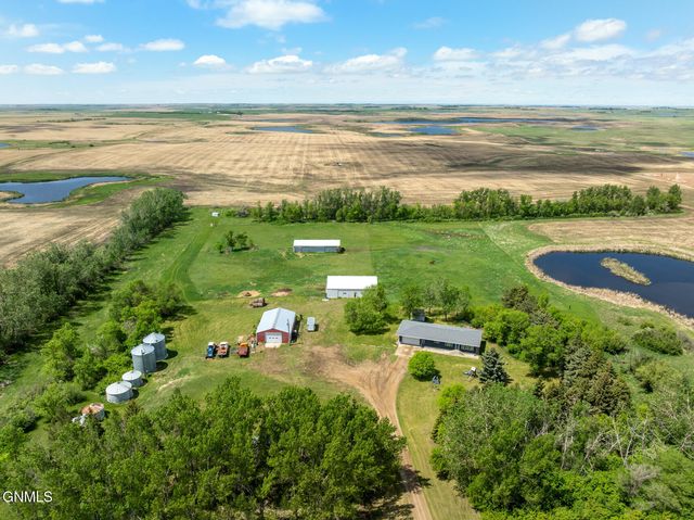9375 103rd Avenue NW, Noonan, ND 58765 property photo
