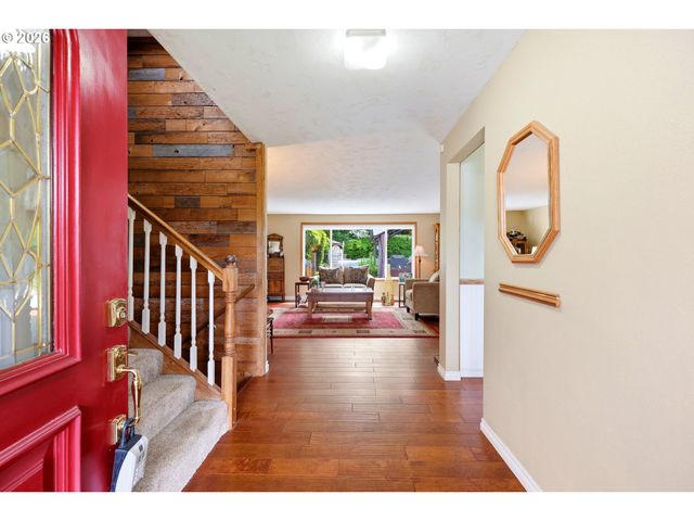 16204 Se BEL AIR Dr, Damascus, OR 97089