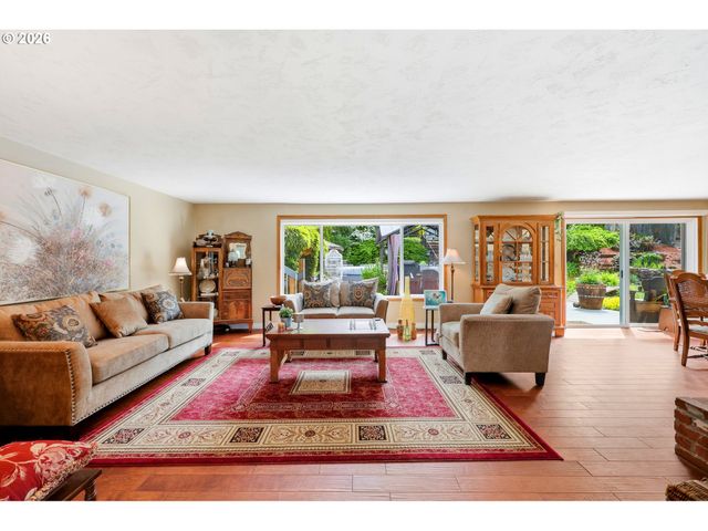 16204 Se BEL AIR Dr, Damascus, OR 97089
