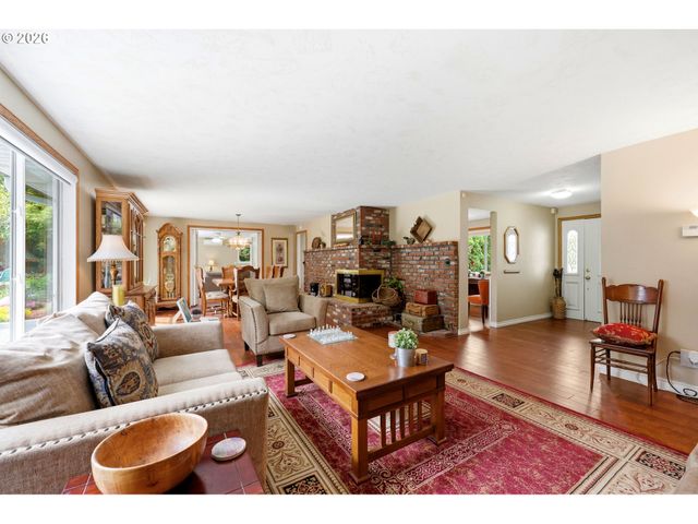 16204 Se BEL AIR Dr, Damascus, OR 97089