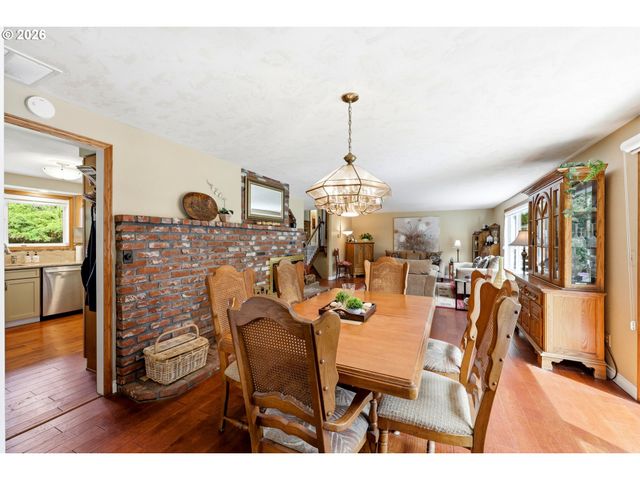 16204 Se BEL AIR Dr, Damascus, OR 97089