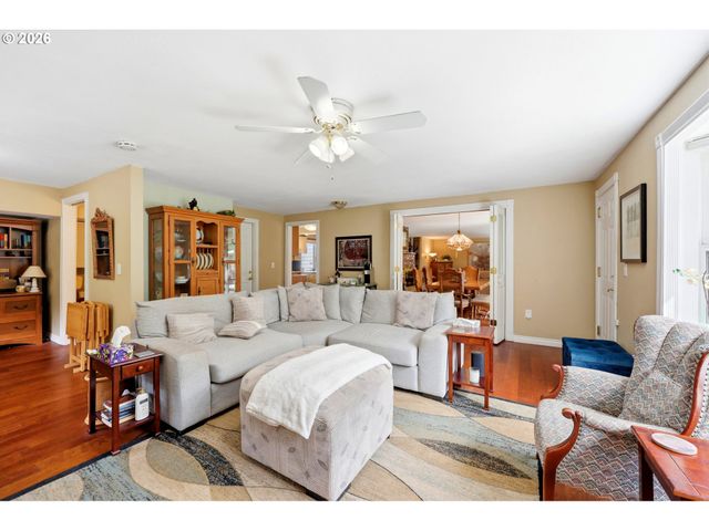 16204 Se BEL AIR Dr, Damascus, OR 97089