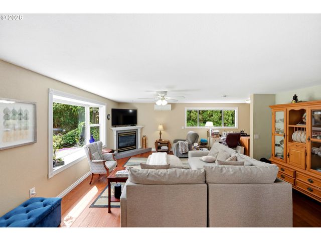 16204 Se BEL AIR Dr, Damascus, OR 97089