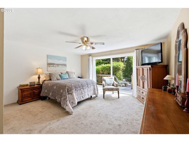 16204 Se BEL AIR Dr, Damascus, OR 97089