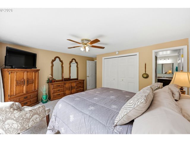 16204 Se BEL AIR Dr, Damascus, OR 97089
