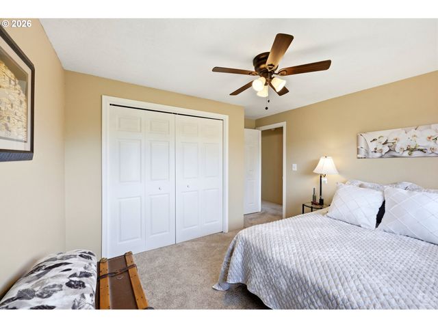 16204 Se BEL AIR Dr, Damascus, OR 97089