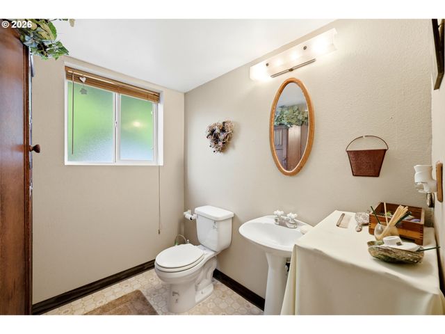 16204 Se BEL AIR Dr, Damascus, OR 97089