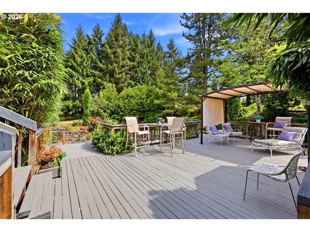 16204 Se BEL AIR Dr, Damascus, OR 97089