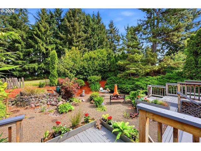16204 Se BEL AIR Dr, Damascus, OR 97089
