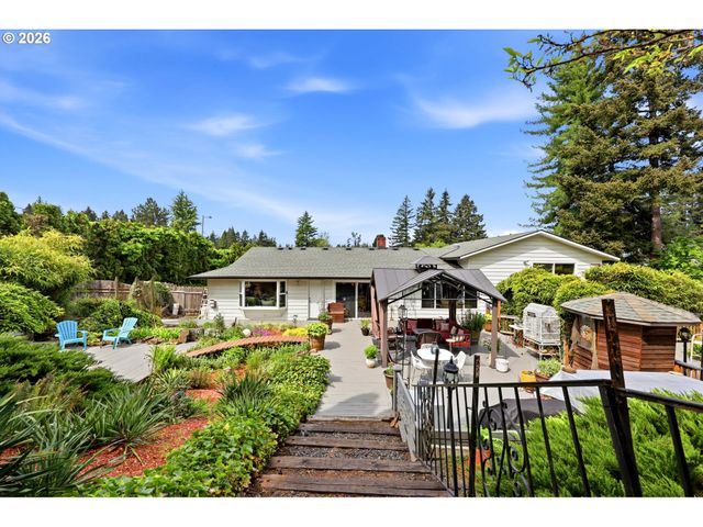 16204 Se BEL AIR Dr, Damascus, OR 97089