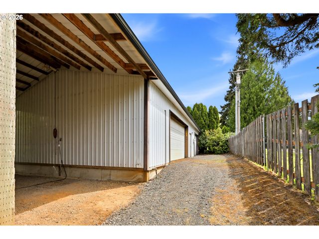 16204 Se BEL AIR Dr, Damascus, OR 97089