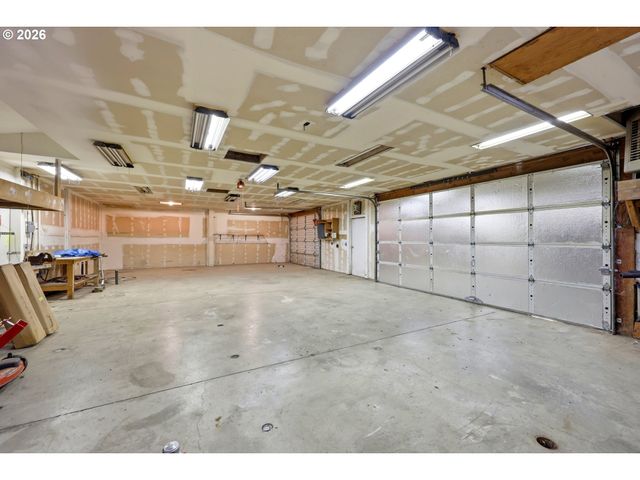 16204 Se BEL AIR Dr, Damascus, OR 97089