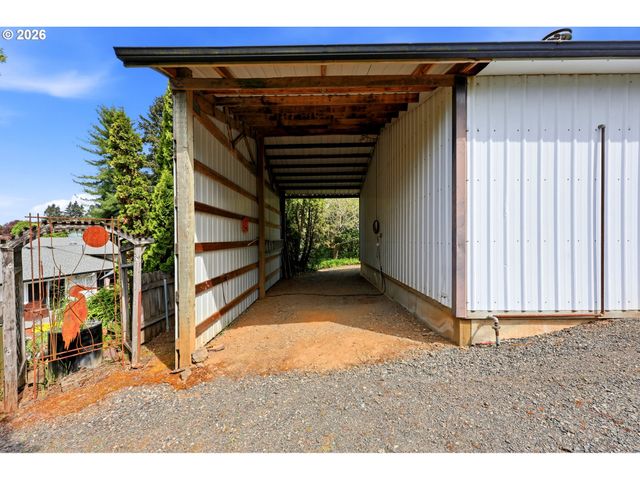 16204 Se BEL AIR Dr, Damascus, OR 97089