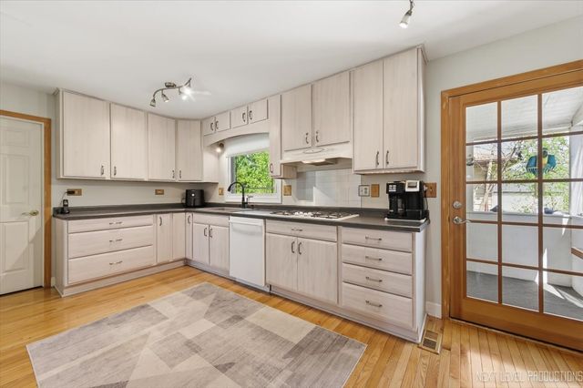 27W300 Williams Street, Winfield, IL 60190