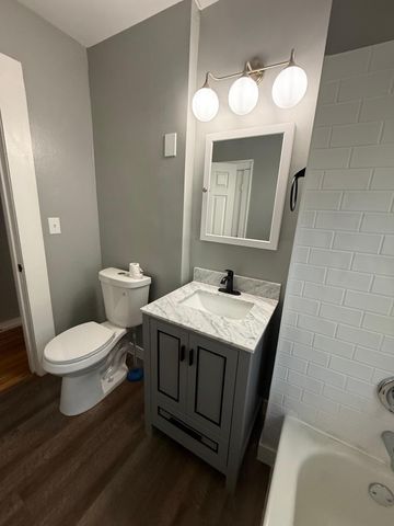 2439 15th Avenue S, Minneapolis, MN 55404