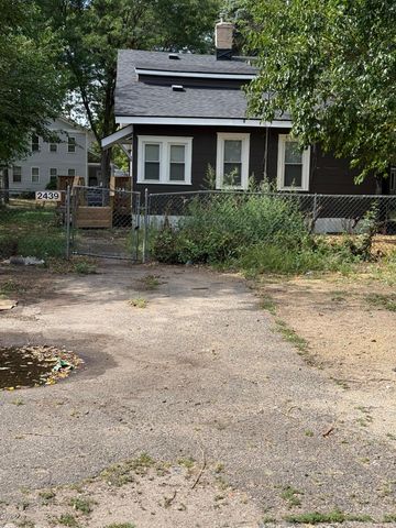 2439 15th Avenue S, Minneapolis, MN 55404