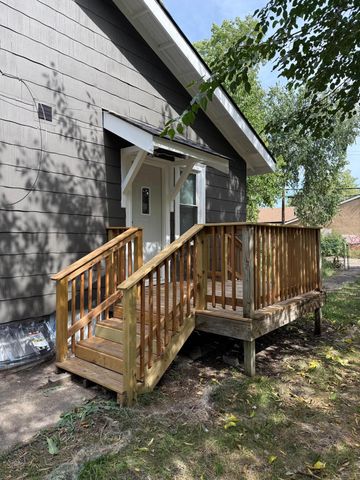 2439 15th Avenue S, Minneapolis, MN 55404
