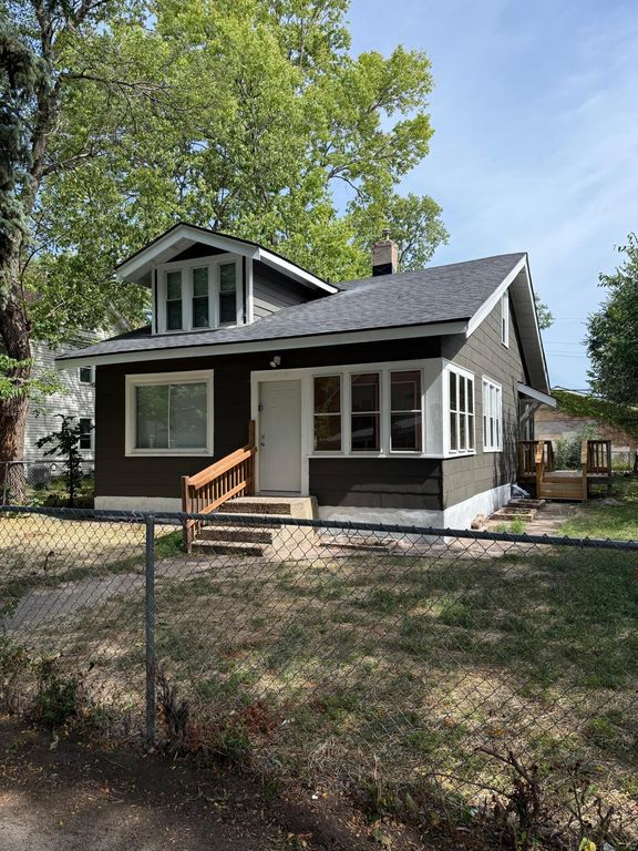 2439 15th Avenue S, Minneapolis, MN 55404