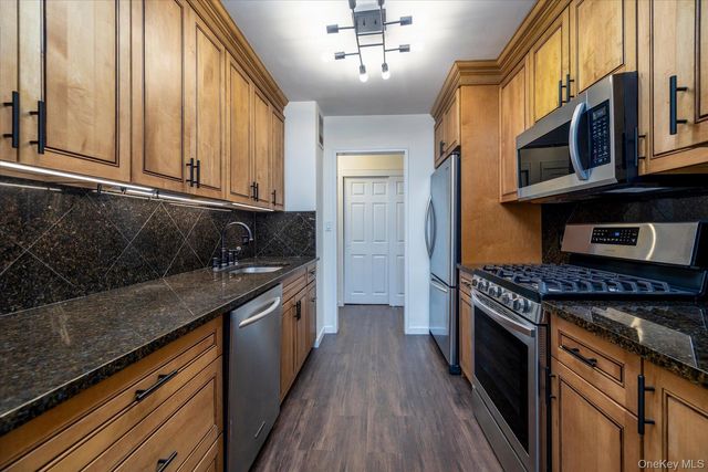 430 Shore Rd 8 H, Long Beach, NY 11561