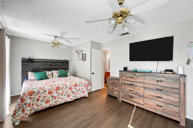 824 Bailey Drive, Cedar Hill, TX 75104