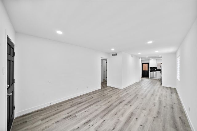 1106 W Tri Oaks Lane 134, Houston, TX 77043