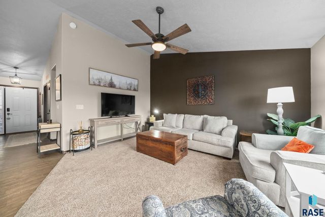 1113 N Lalley Ln Lane, Sioux Falls, SD 57107