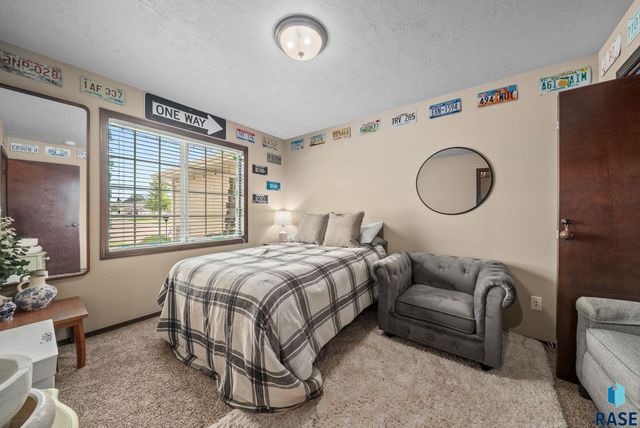 1113 N Lalley Ln Lane, Sioux Falls, SD 57107