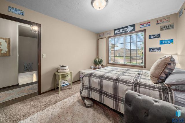 1113 N Lalley Ln Lane, Sioux Falls, SD 57107