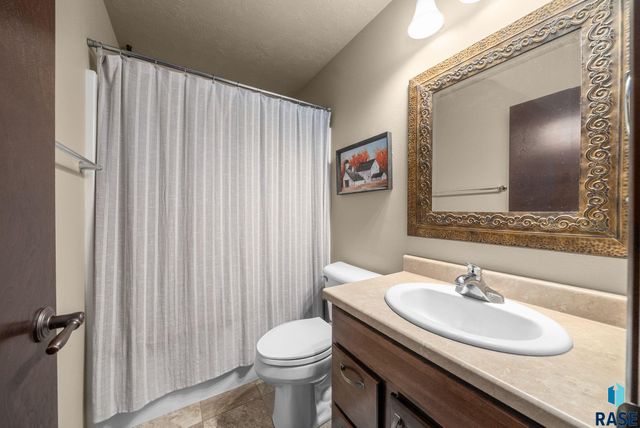 1113 N Lalley Ln Lane, Sioux Falls, SD 57107