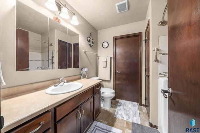 1113 N Lalley Ln Lane, Sioux Falls, SD 57107