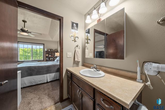 1113 N Lalley Ln Lane, Sioux Falls, SD 57107