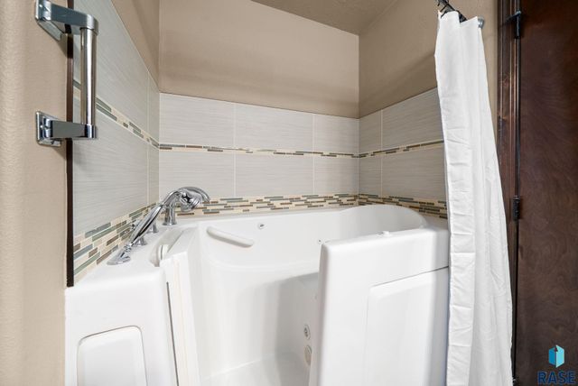 1113 N Lalley Ln Lane, Sioux Falls, SD 57107