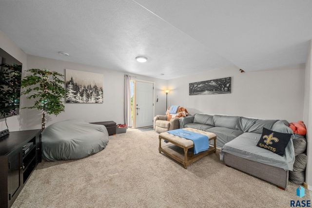 1113 N Lalley Ln Lane, Sioux Falls, SD 57107