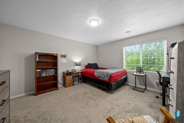 1113 N Lalley Ln Lane, Sioux Falls, SD 57107