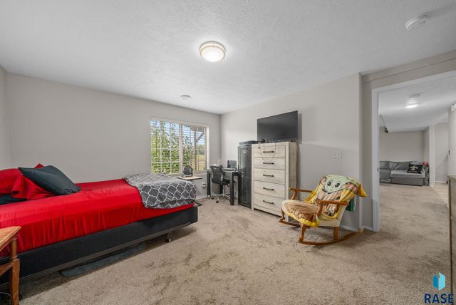 1113 N Lalley Ln Lane, Sioux Falls, SD 57107