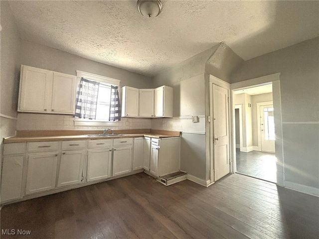 2909 Denver Avenue, Lorain, OH 44055